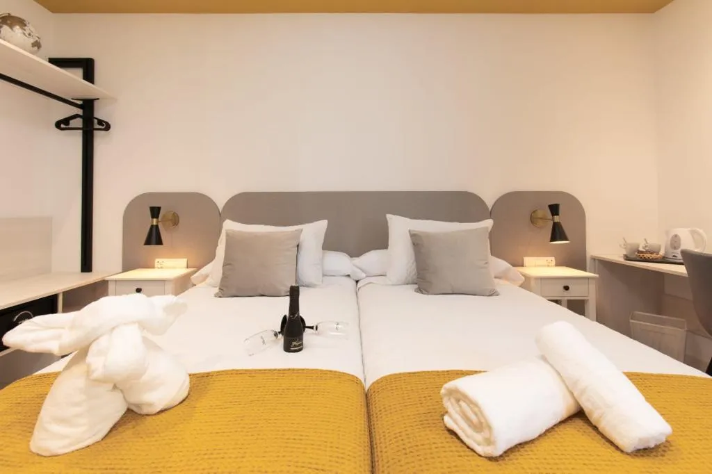 Double or Twin PREMIUM Room, Boutique Rooms Playa Burriana, Costa Del Sol