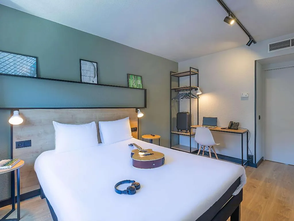 Room, Ibis Braganca, Porto