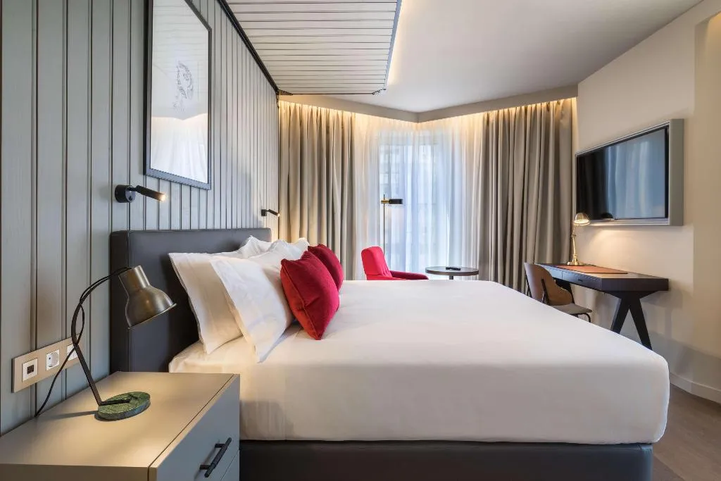 DOUBLE CITY VIEW KING BED Room, Canopy by Hilton Madrid Castellana, Madrid
