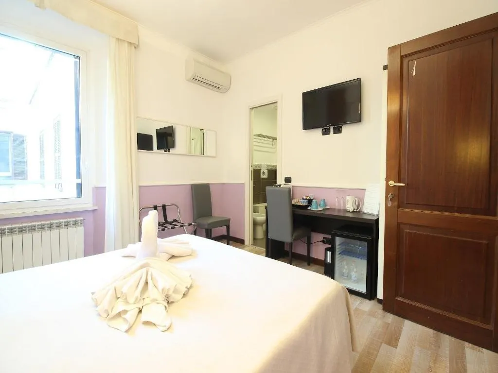 Room, Few Steps From Colosseum, Naples
