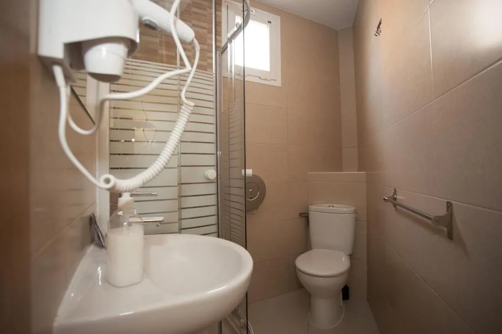 Room, Hostal Los Rosales, Madrid
