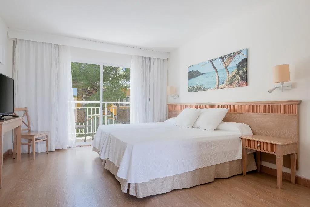 FAMILY ROOM GARDEN VIEW Room, Iberostar Waves Club Cala Barca, Majorca