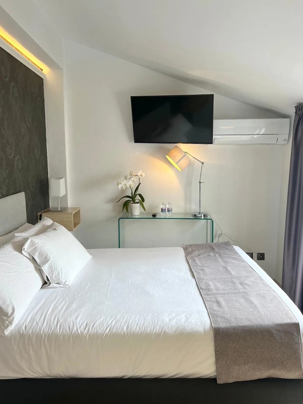 QUADRUPLE STANDARD Room, Abril, Costa Del Sol