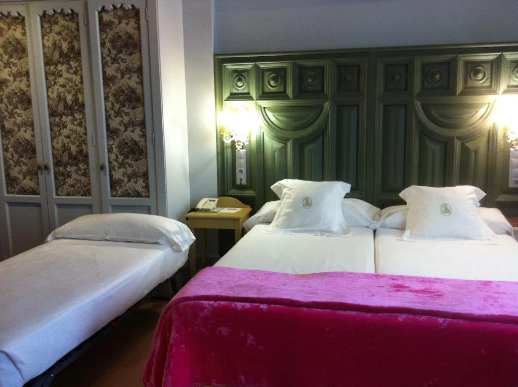 TRIPLE SUPERIOR Room, Sacristia de Santa Ana, Seville