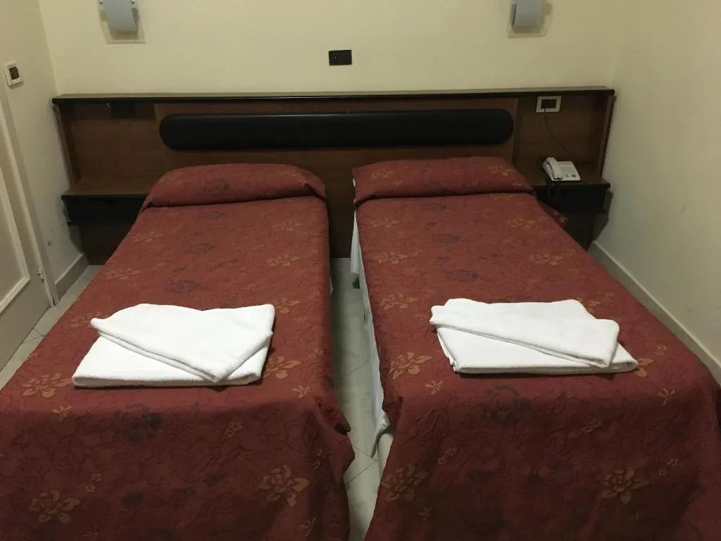 Room, Hotel Positano, Naples