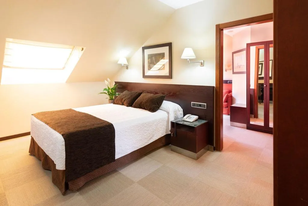 FAMILY ROOM WITH DOUBLE BED Room, San Juan de los Reyes, Madrid