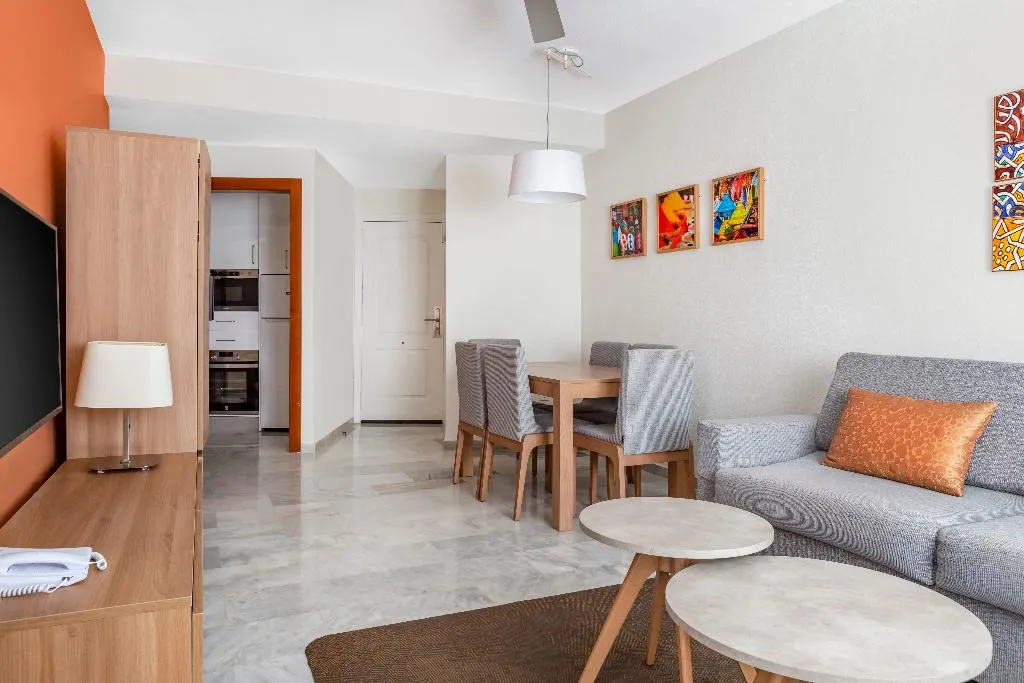 APARTMENT CAPACITY 6 TWO BEDROOMS Room, Sahara Sunset, Costa Del Sol