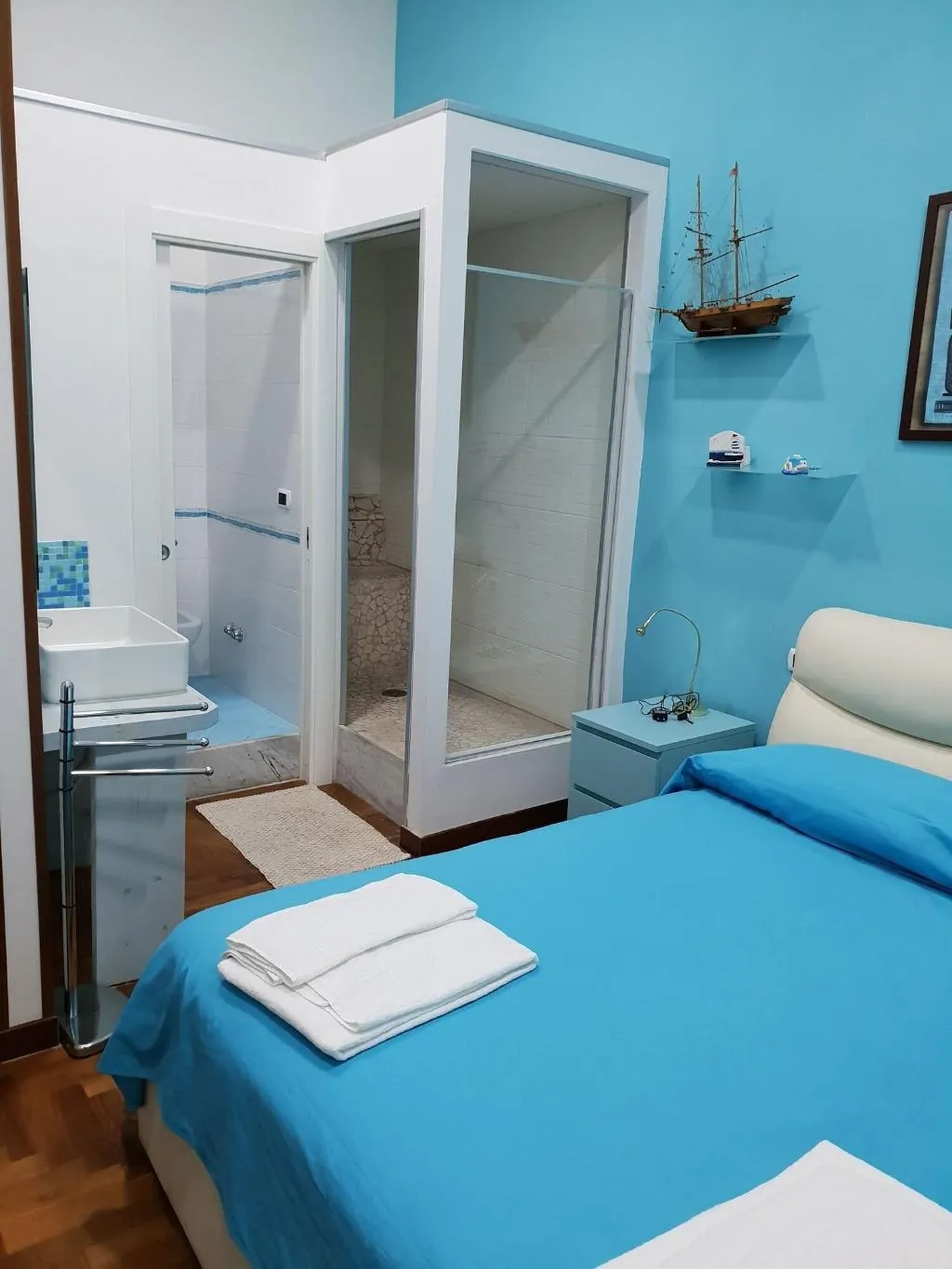 Room, Pomodoro B&B, Naples