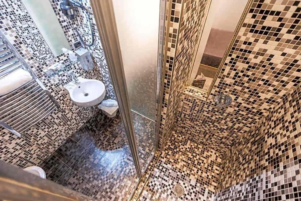 Room, Hotel Tiro A Volo, Naples