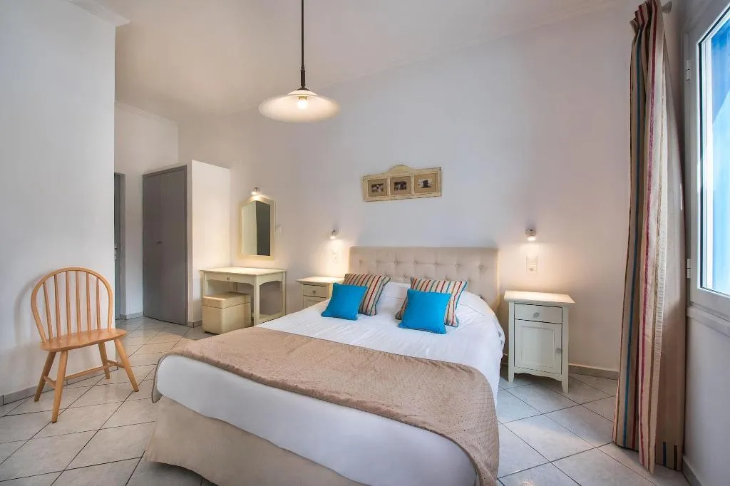 Room, Hotel Eucalyptus, Santorini