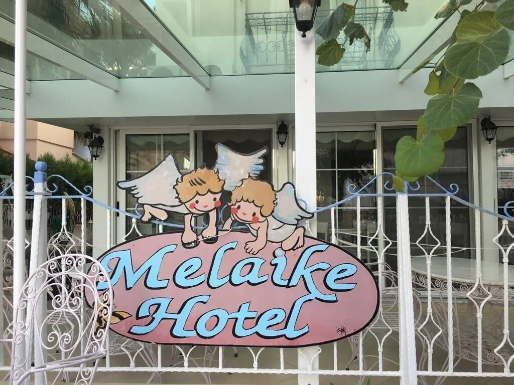 Room, Melaike, Izmir