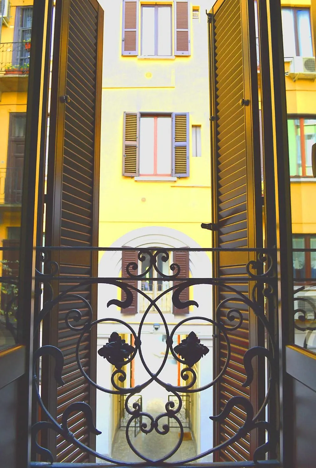General view, Room Inn, Milan