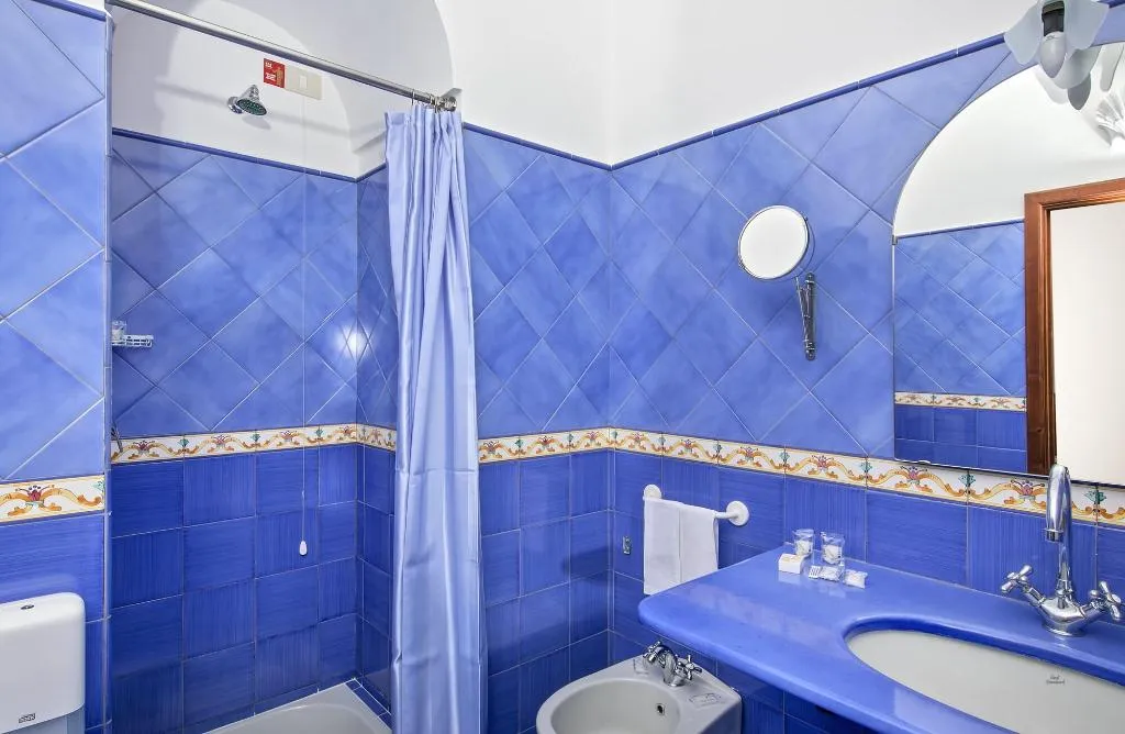 Room, Pupetto, Naples