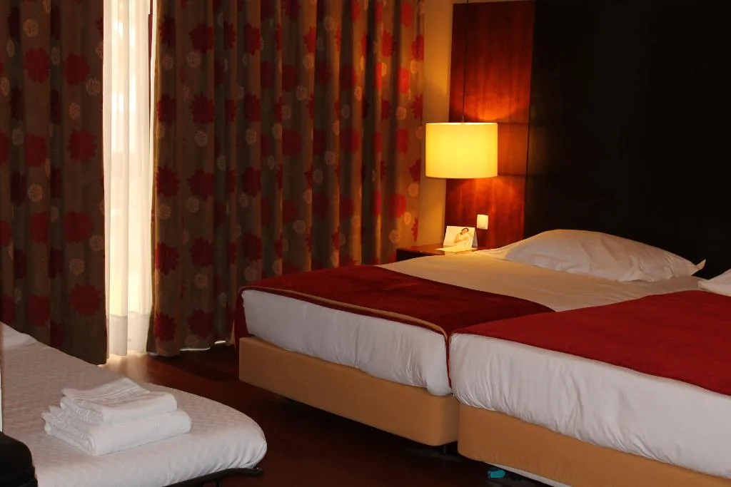 TWIN CAPACITY 3 Room, Leziria Parque Hotel, Lisbon