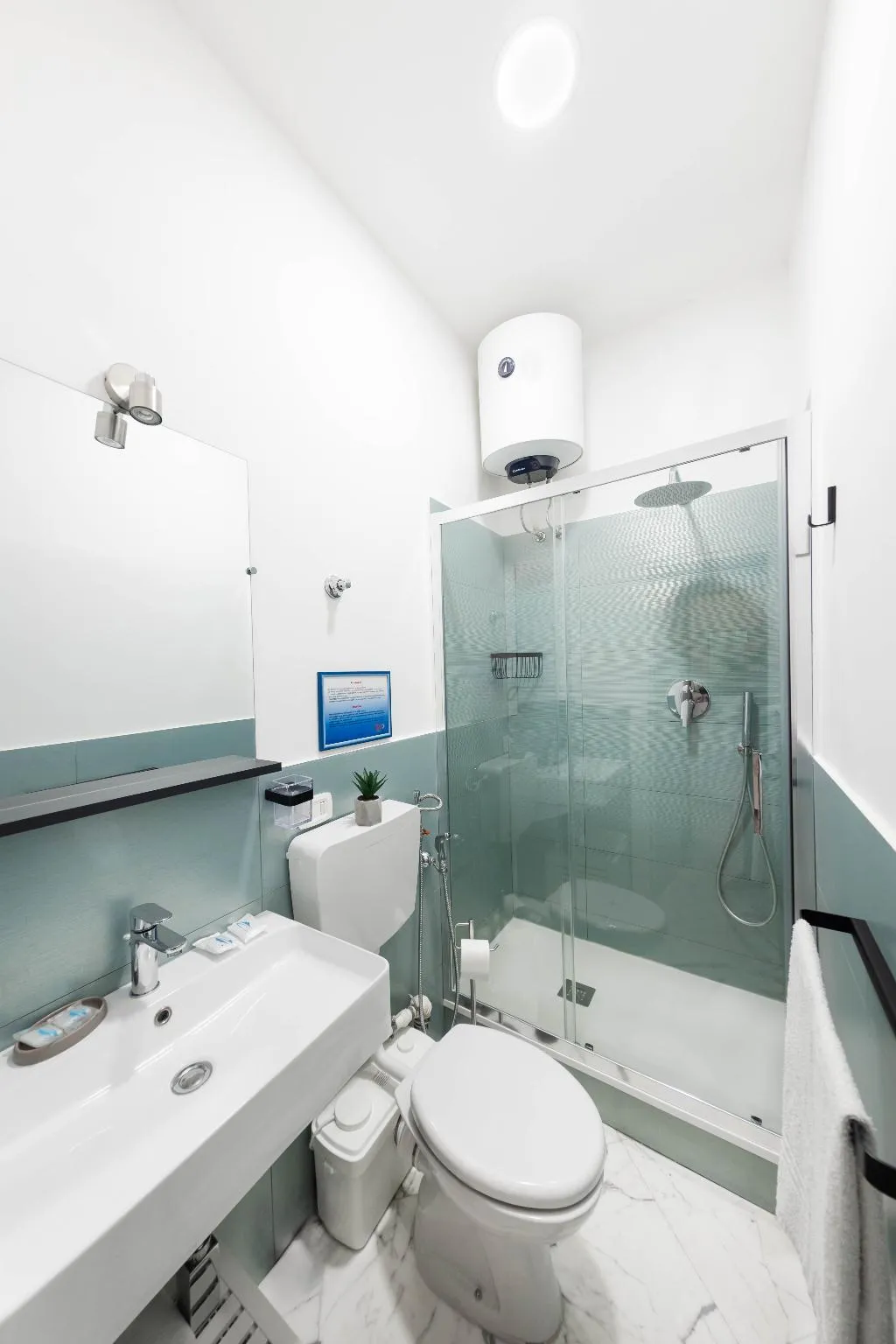 DOUBLE STANDARD Room, B&B Colori e Note, Naples