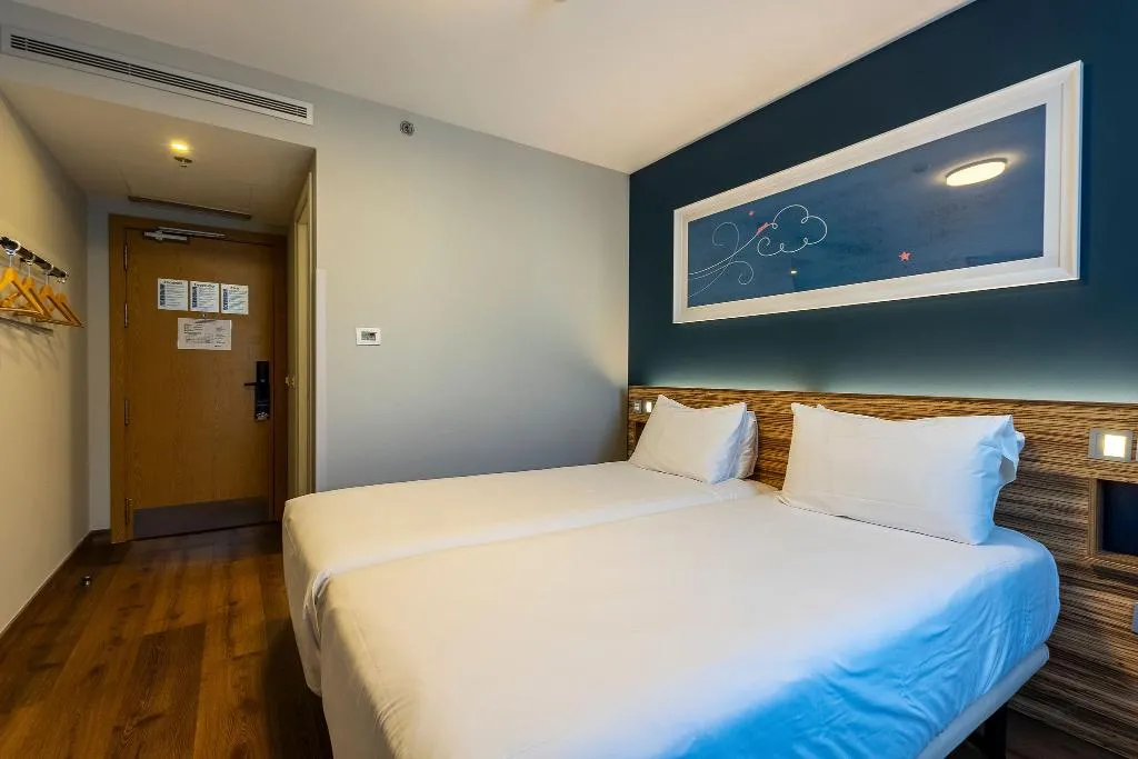 TWIN CAPACITY 2 Room, Travelodge Barcelona Poblenou, Barcelona