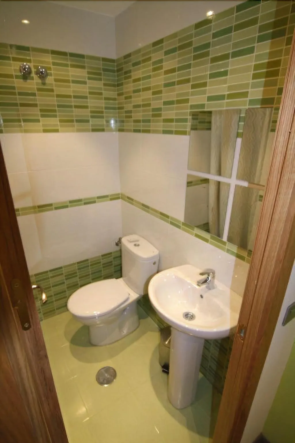 Room, Hostal Abril, Madrid