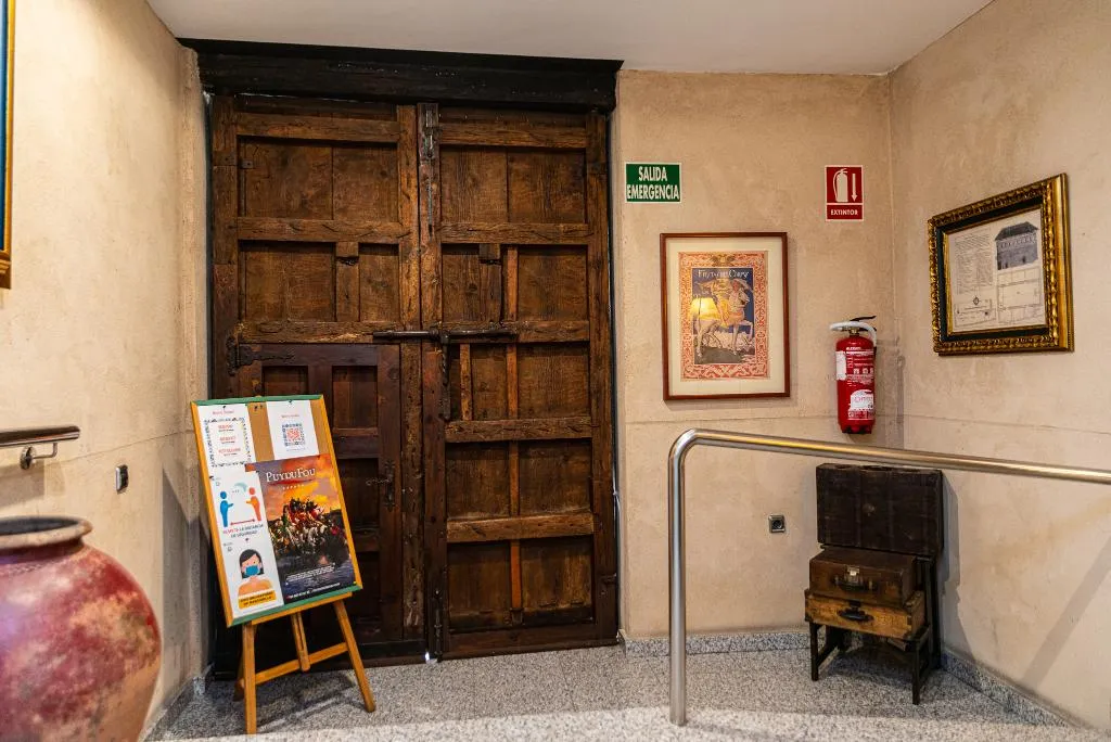 Lobby, Santa Isabel, Madrid