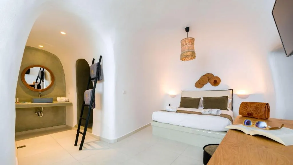 Room, Iriana Suites, Santorini