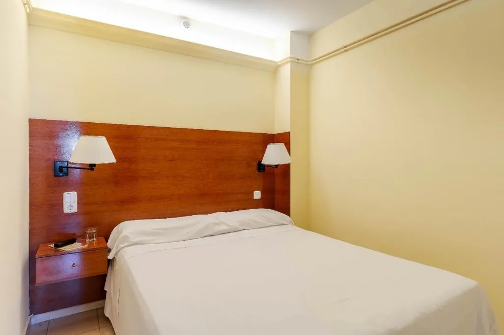 Double or Twin BASIC Room, Aparthotel Bertran, Barcelona