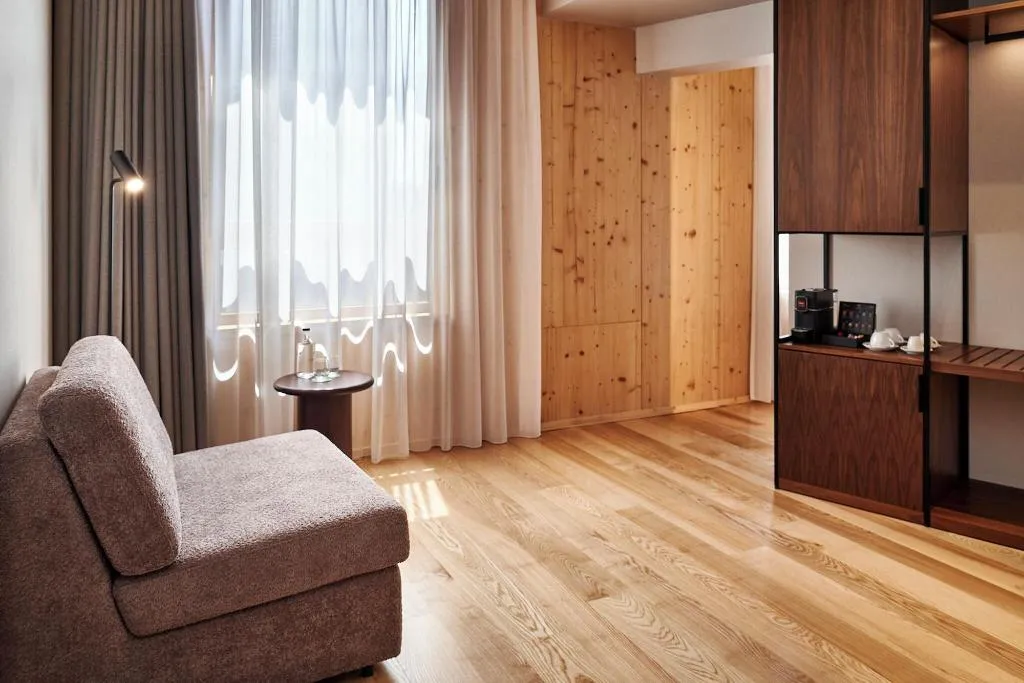 Room, The Log Porto Hotel, Porto