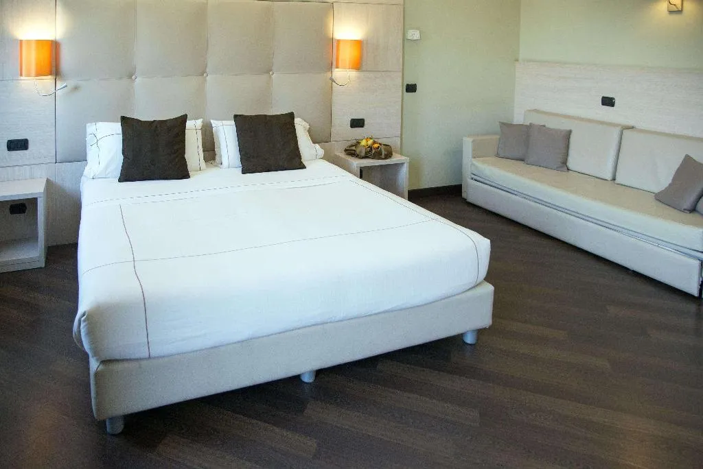 Room, Acca Palace, Milan