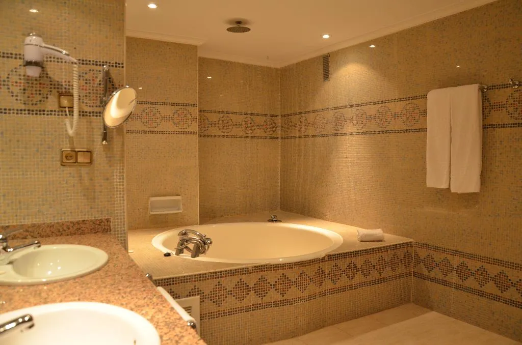 JUNIOR SUITE STANDARD Room, Beatriz Toledo Auditorium & Spa, Madrid