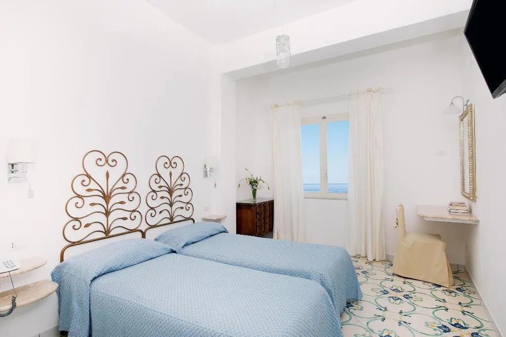 Room, Pupetto, Naples