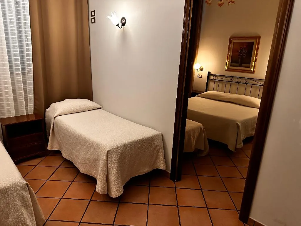 FAMILY ROOM STANDARD Room, Kursaal and Ausonia Hotel, Florence