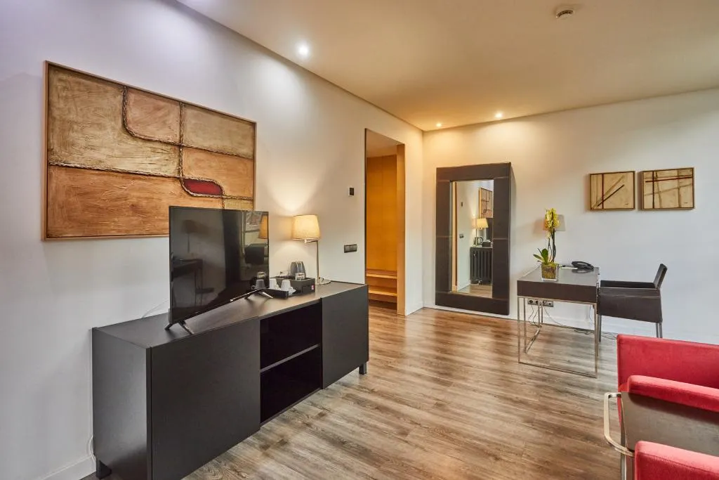 JUNIOR SUITE CAPACITY 1 Room, Silken Puerta Valencia, Valencia