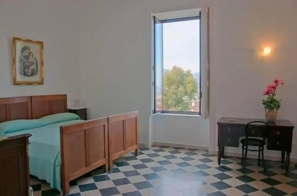 Room, Lo Stradone, Naples