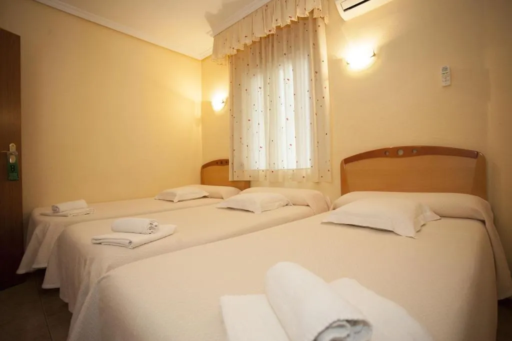 Room, Hostal Los Rosales, Madrid