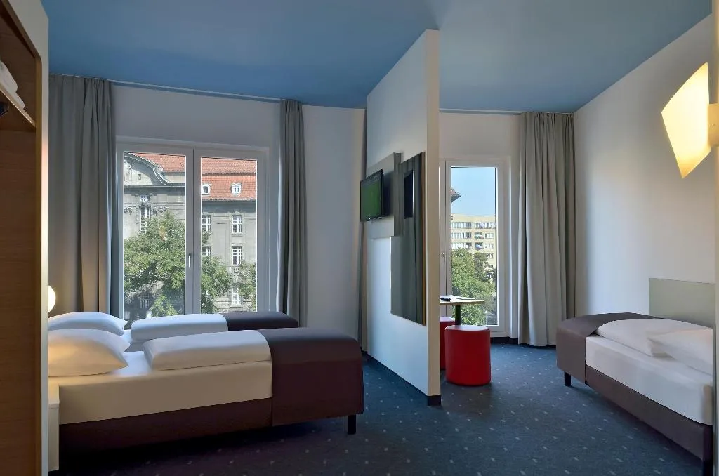 TRIPLE STANDARD Room, B&B HOTEL Berlin-Charlottenburg, Berlin