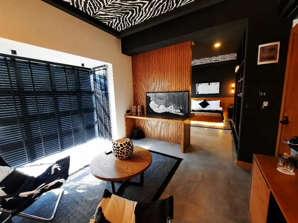 SUITE ONE BED Room, The Local House Alacati, Izmir