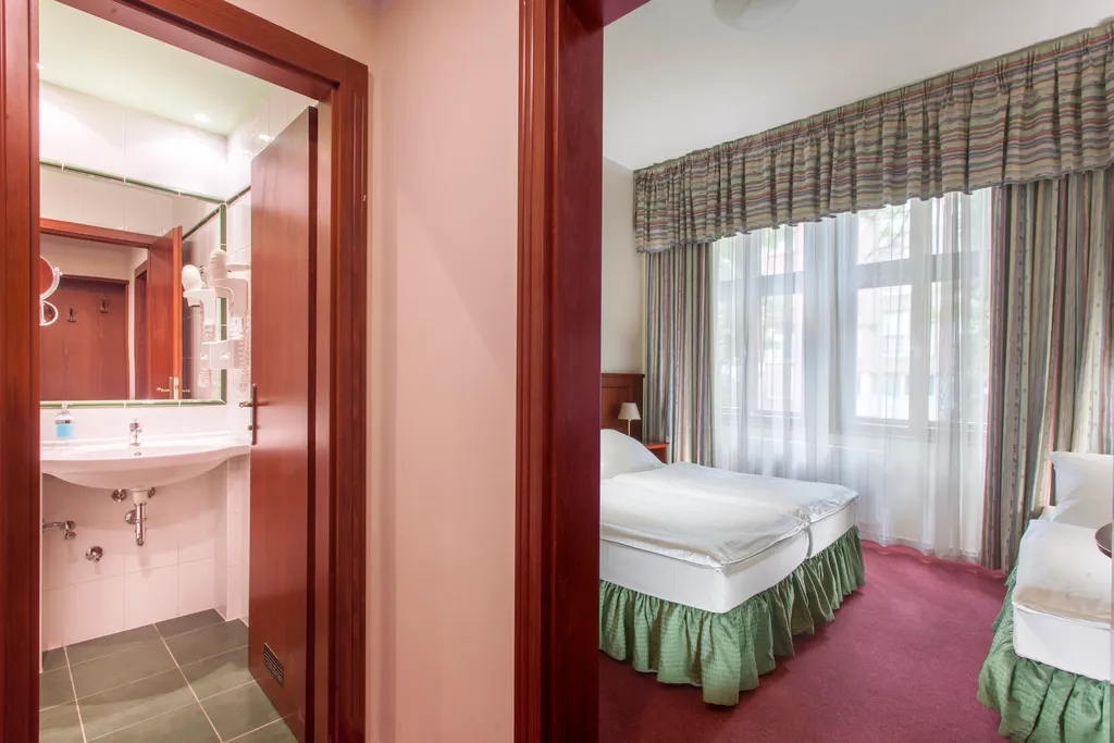 TRIPLE STANDARD Room, Hotel Lunik, Prague