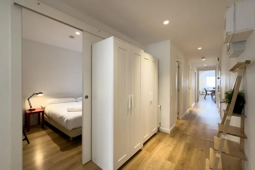 APARTMENT FOUR BEDROOMS Room, Ainb Barcelona Sants Apartments, Barcelona
