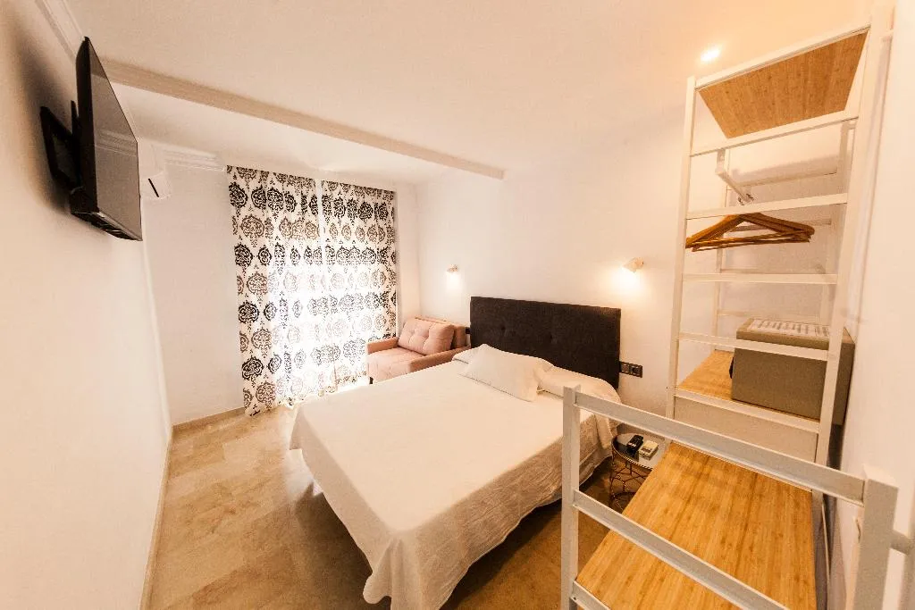 TRIPLE STANDARD Room, Abril, Costa Del Sol