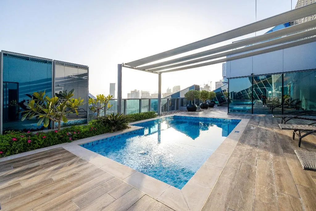 Pool, Unlock J On, Dubai