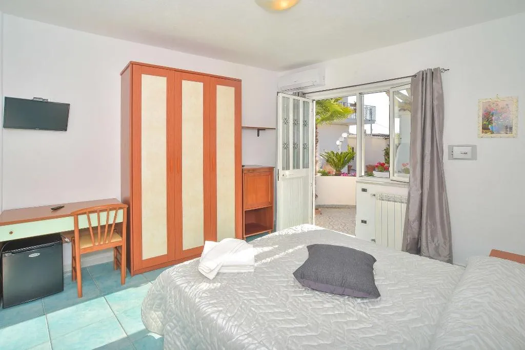 Room, Junior Village, Naples