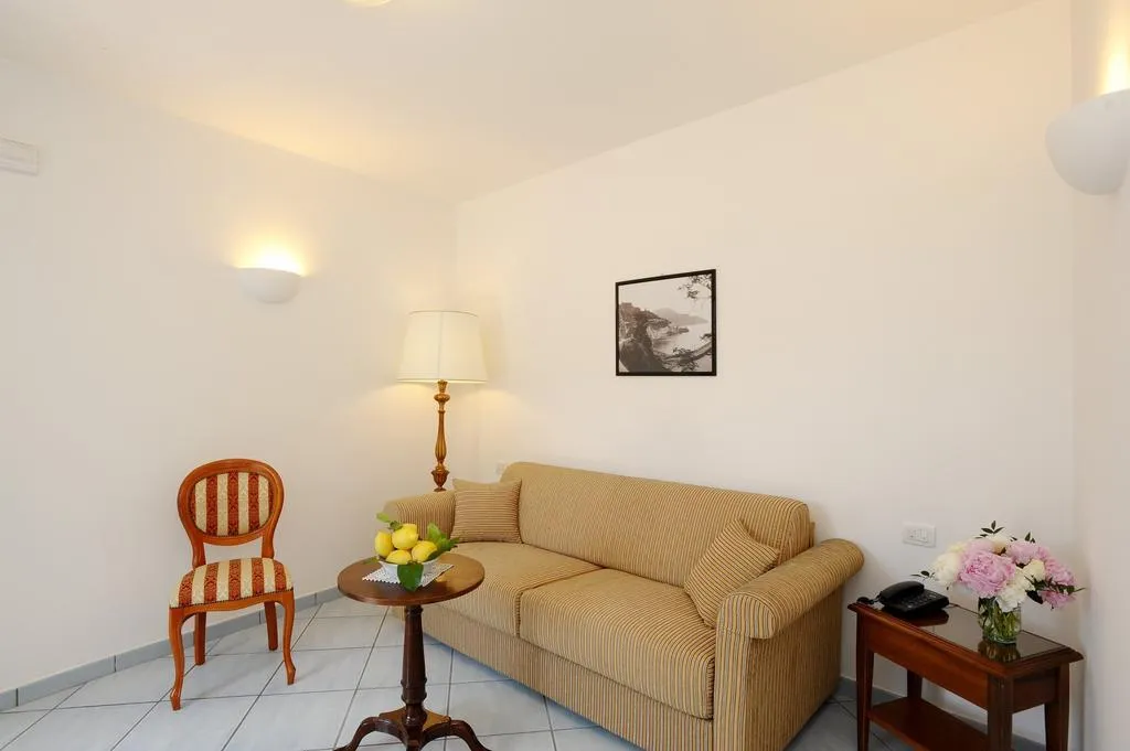 Room, Il Ducato Di Ravello, Naples