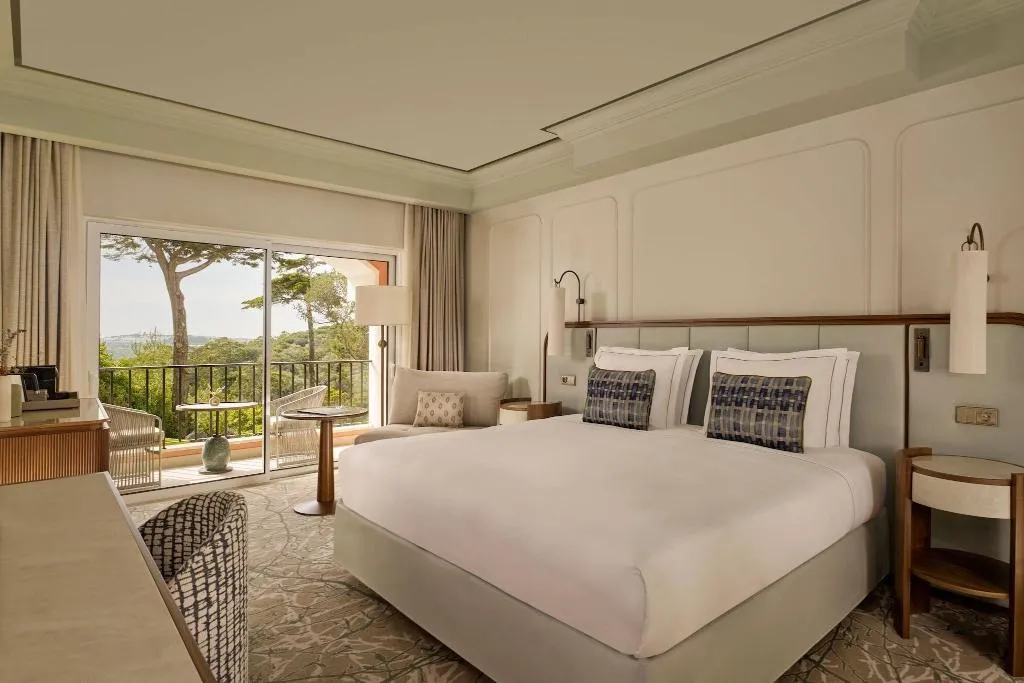 DOUBLE DELUXE KING BED Room, Penha Longa, Lisbon