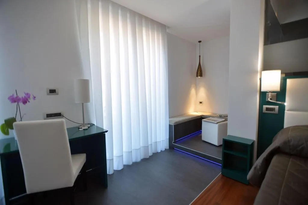 SUITE SEA VIEW WITH TERRACE Room, Reginna Palace, Naples