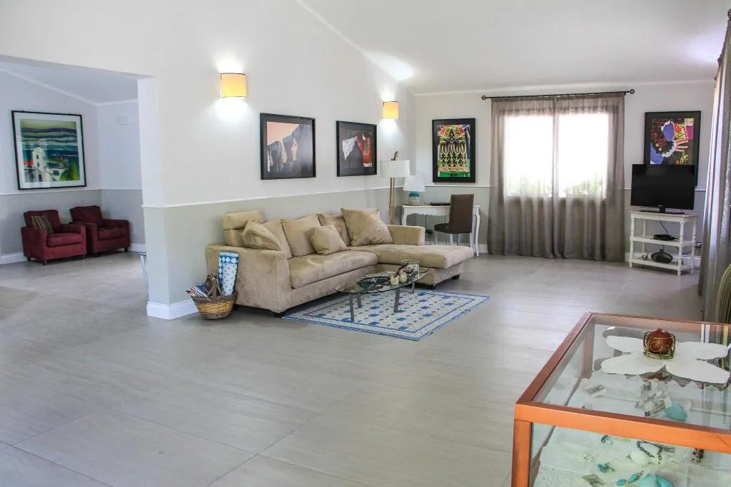 Lobby, Albaruja, Cagliari