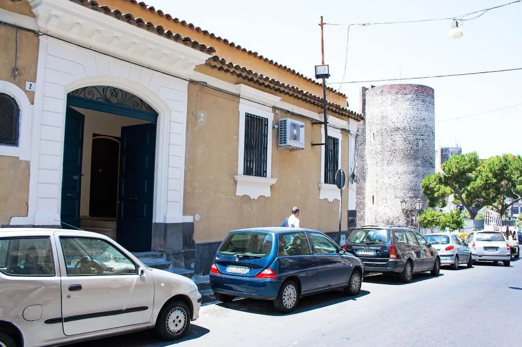 Room, City-in-hostel-B&B, Catania