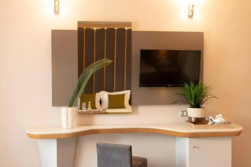 JUNIOR SUITE CITY VIEW Room, La Piscine Art Hotel, Skiathos