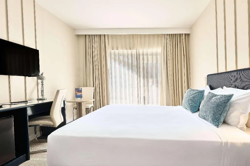 JUNIOR SUITE PREMIUM OCEAN VIEW Room, Tryp Lisboa Caparica Mar Hotel, Lisbon