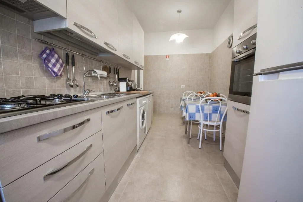 Room, Desiderio Di Roma, Naples