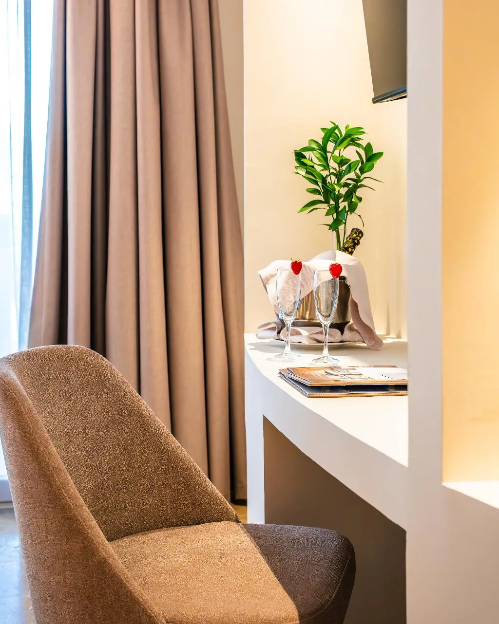 SUITE WITH JACUZZI Room, Canyamel Park Hotel & Spa, Majorca