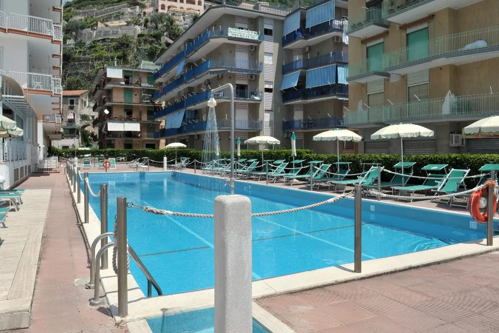Pool, Pietra Di Luna, Naples