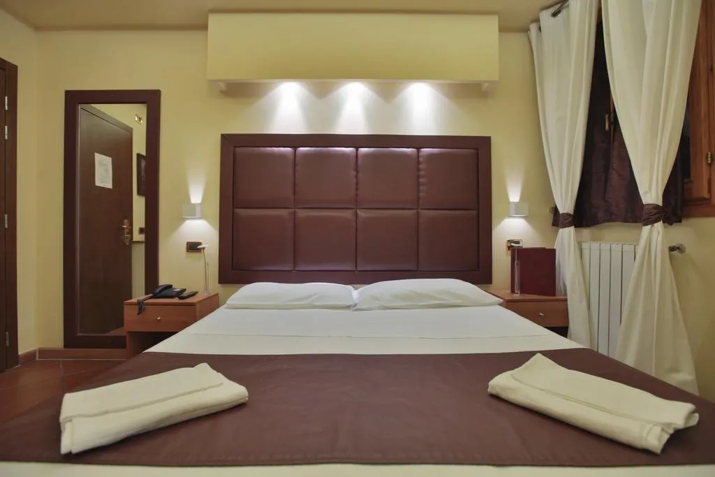 Room, B&B EuroHome, Florence
